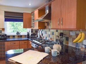 Ofen, Geschirrspüler, Hochstuhl, Gefrierschrank