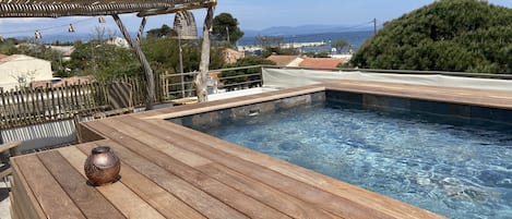 Outdoor pool, a heated pool