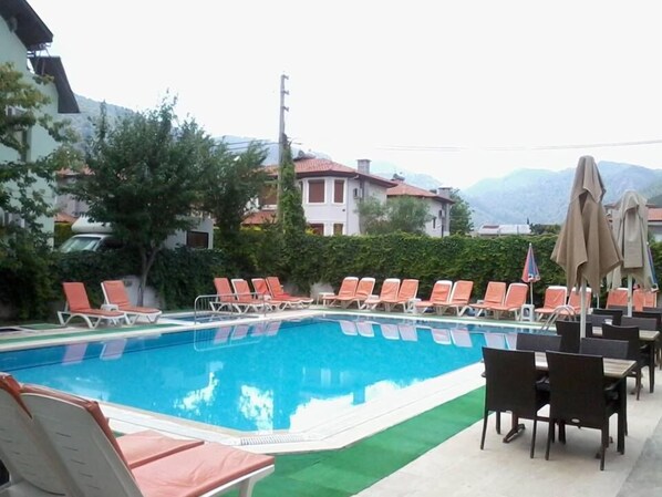 Açık yüzme havuzu 