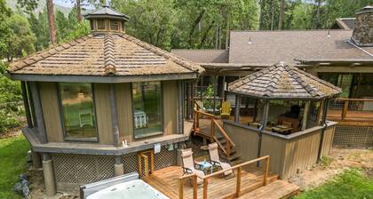 Rogue River -julkisivu: oma terassi, kylpytynnyri, jännittävä sisustus, jokilaituri, hauskaa!