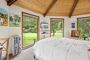 Een bureau, gratis wifi, beddengoed, rolstoeltoegang