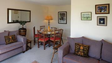 Living area | 42-inch Smart TV with digital channels, TV