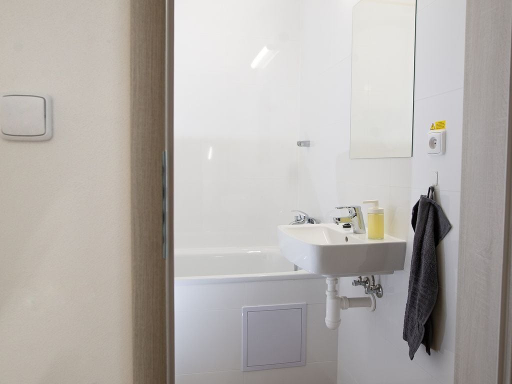 Combined shower/bathtub, towels, toilet paper