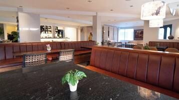 فطور إنجليزي يوميًا بتكلفة قدرها (150 MXN للشخص)