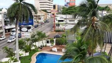 حمّام سباحة خارجي