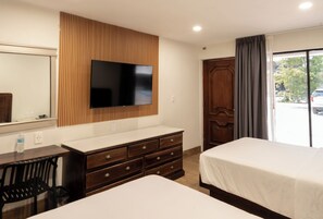 Standard Double Room | Desk, laptop workspace, iron/ironing board, free WiFi - Hotel San Antonio (Tampico)