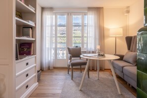 Library - Verena's Boutique Villa au lac (Sachseln)