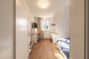 Grand Single Room, Non Smoking, Shared Bathroom