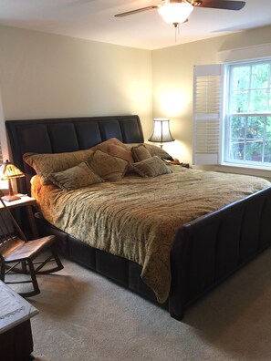 3 bedrooms, iron/ironing board, WiFi, bed sheets