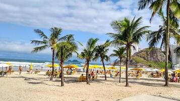 Plage à proximité, sable blanc, 10 bars de plage
