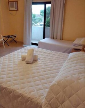 Superior Room | 1 bedroom, minibar, desk, blackout drapes
