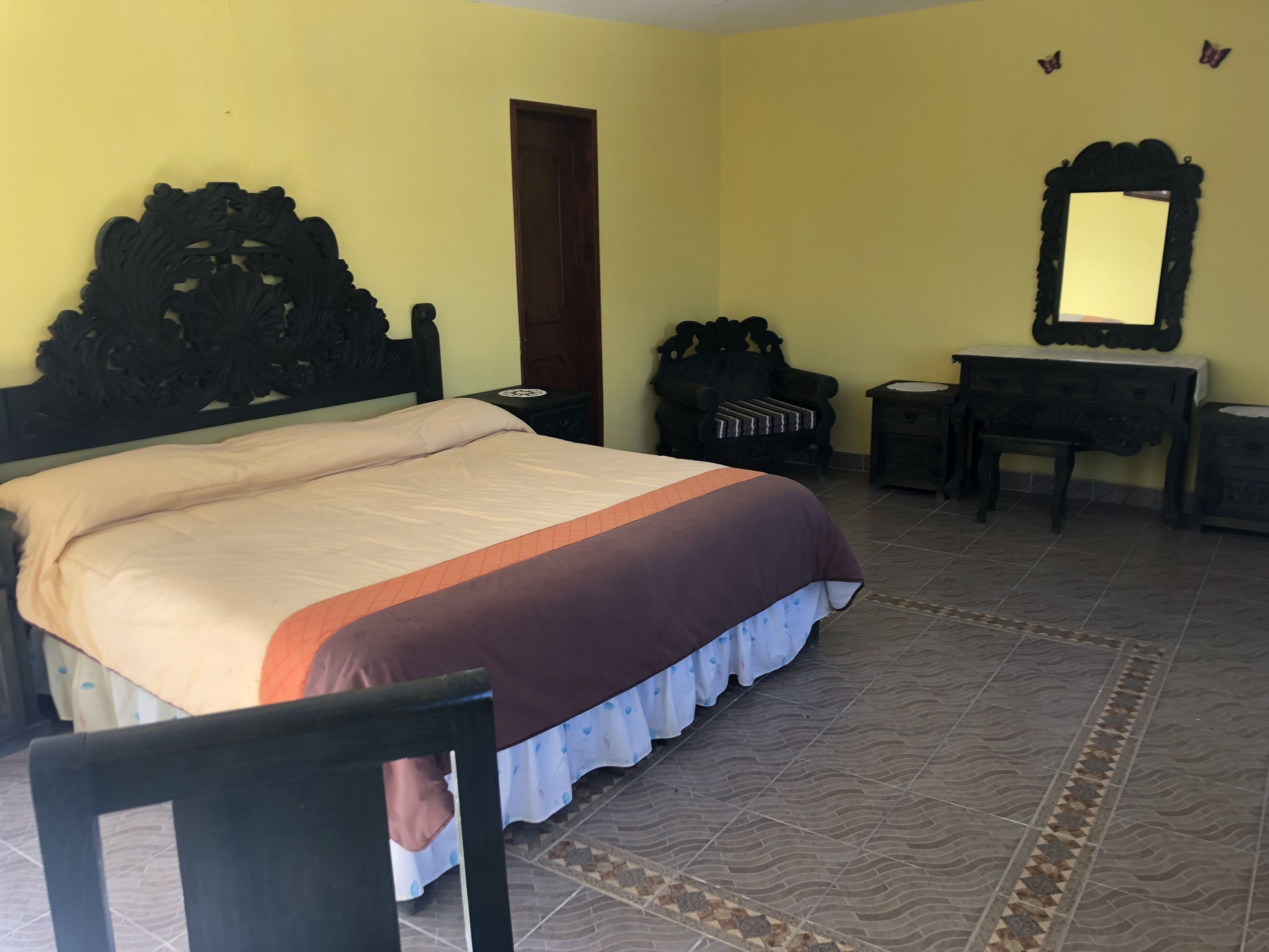 標準三人房, 1 張特大雙人床