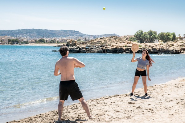 Playa en los alrededores y playa de arena blanca