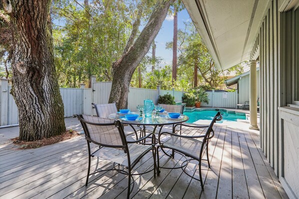 Outdoor dining - 78 South Sea Pines Dr ~ Beautiful Home, Walk to the Beach! (Hilton Head Island)