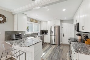 Frigorifero, microonde, forno, lavastoviglie