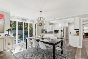 Dining - 78 South Sea Pines Dr ~ Beautiful Home, Walk to the Beach! (Hilton Head Island)