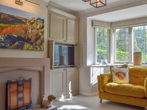 TV - 3 bedroom accommodation in Baslow (Baslow)