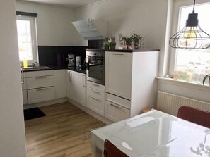 Shared fridge, microwave, cookware/dishes/utensils - Nordic Inn Thorshavn (Tórshavn)