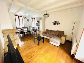 TV - Residence daisies N 3 (Mont-Dore)
