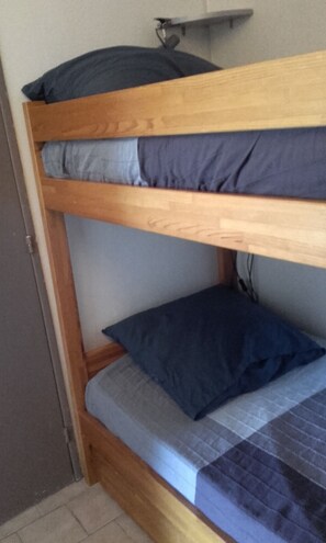 1 bedroom, iron/ironing board, travel cot, free WiFi
