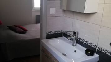 1 Schlafzimmer, Bügeleisen/Bügelbrett