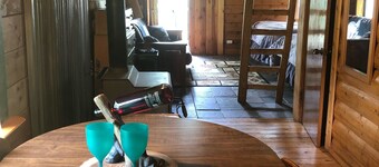 Maalaismainen, mutta ihana mökki; loistava paikka päästä pois kaikesta!