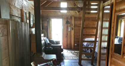 Maalaismainen, mutta ihana mökki; loistava paikka päästä pois kaikesta!