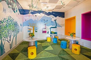 Condo, 3 habitaciones | Área infantil
