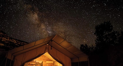 Zion Glamping Tent w/ A/C & Private Bathroom
