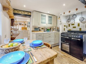 Oven, cookware/dishes/utensils, freezer
