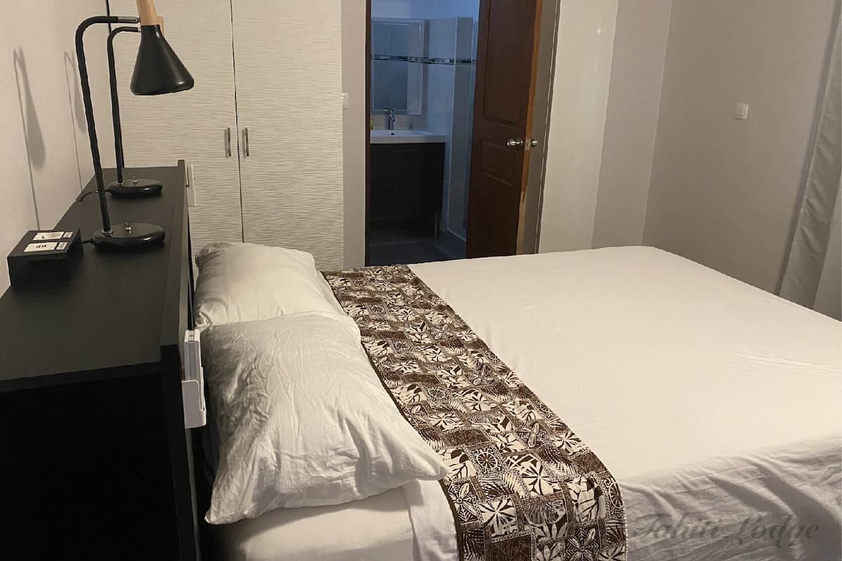 1 bedroom, blackout curtains, soundproofing, iron/ironing board