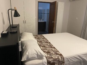 Blackout drapes, soundproofing, iron/ironing board, free WiFi - Tara Tahiti Lodge (Pirae)