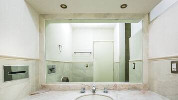 Rom – standard, 2 dobbeltsenger | Vask på badet