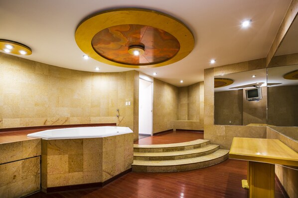 Kamar Deluks, 2 Tempat Tidur Double | Kamar mandi | Shower, perlengkapan mandi gratis, pengering rambut, dan handuk