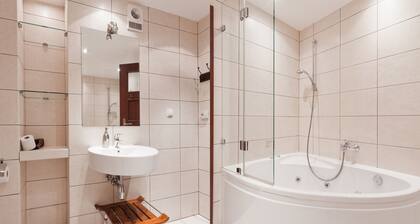 2bdr 2bth Trinity Apartment in Jewish quarter