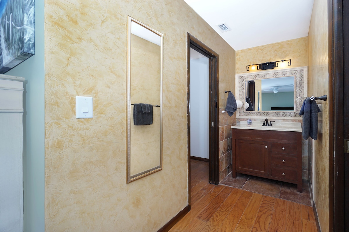 Photo 18 of Amazing 4 Bedroom 3 Bath Pool Home. About 1 mile from the Beach and Great Eats