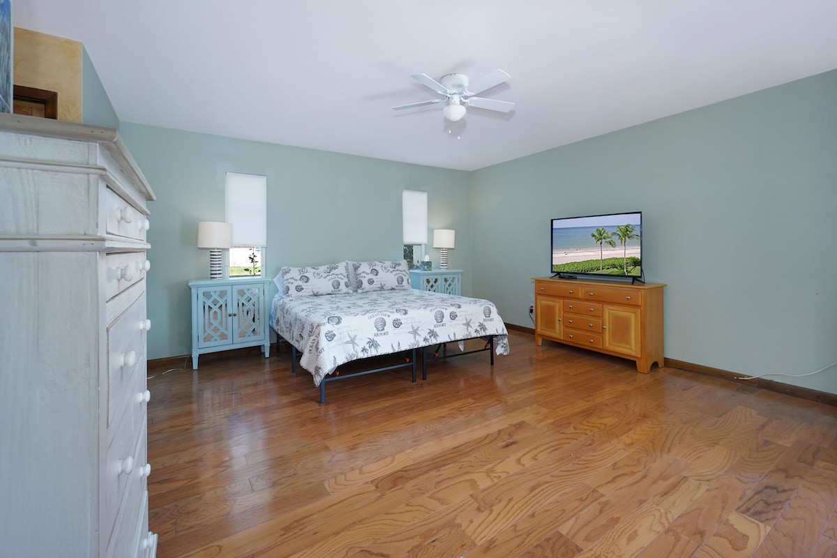 Photo 16 of Amazing 4 Bedroom 3 Bath Pool Home. About 1 mile from the Beach and Great Eats