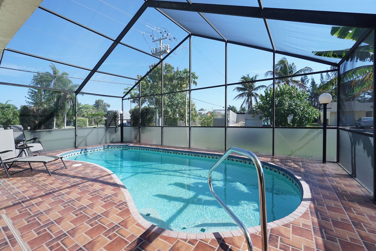 Photo 4 of Amazing 4 Bedroom 3 Bath Pool Home. About 1 mile from the Beach and Great Eats