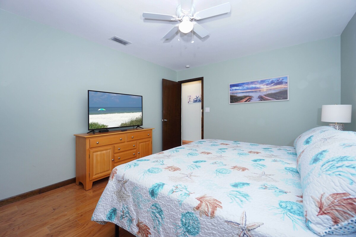 Photo 21 of Amazing 4 Bedroom 3 Bath Pool Home. About 1 mile from the Beach and Great Eats