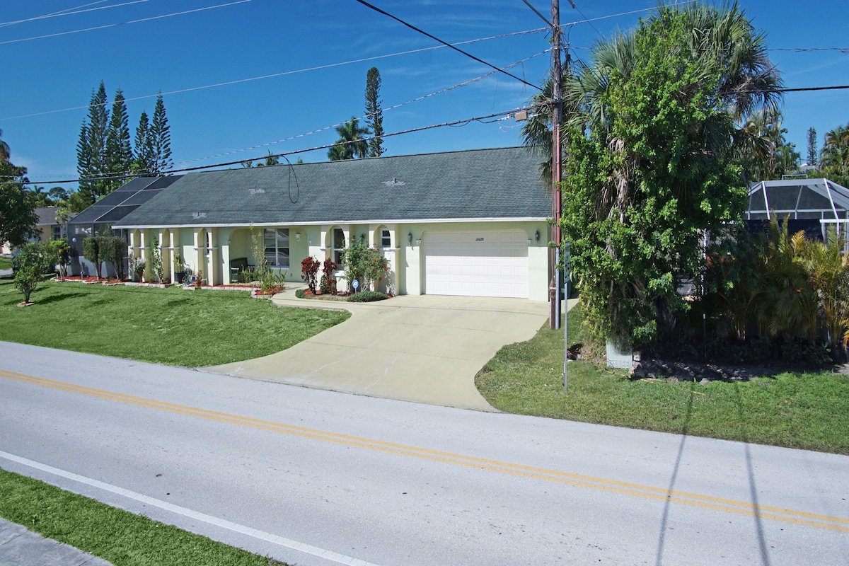 Photo 3 of Amazing 4 Bedroom 3 Bath Pool Home. About 1 mile from the Beach and Great Eats