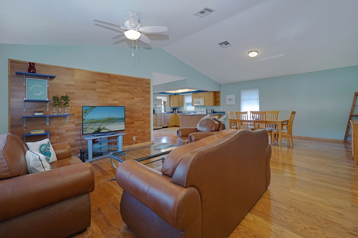 Photo 9 of Amazing 4 Bedroom 3 Bath Pool Home. About 1 mile from the Beach and Great Eats