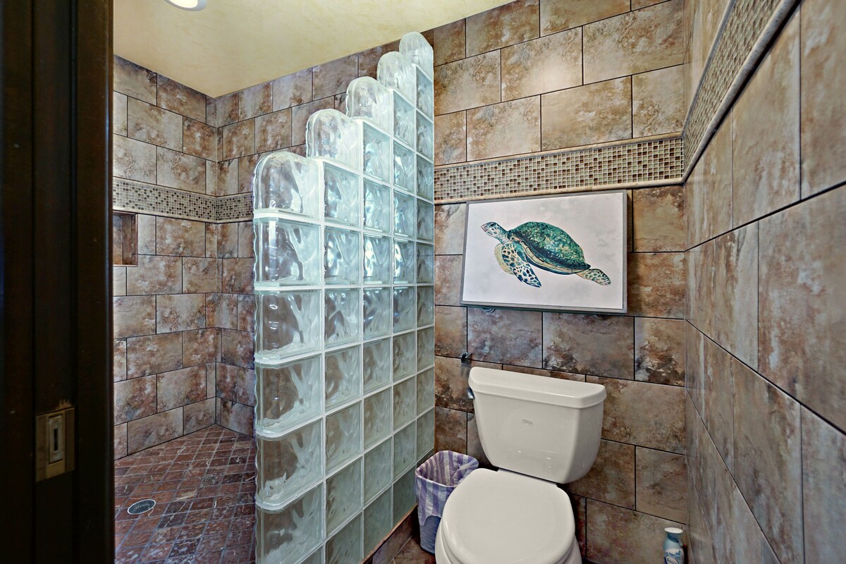 Photo 19 of Amazing 4 Bedroom 3 Bath Pool Home. About 1 mile from the Beach and Great Eats