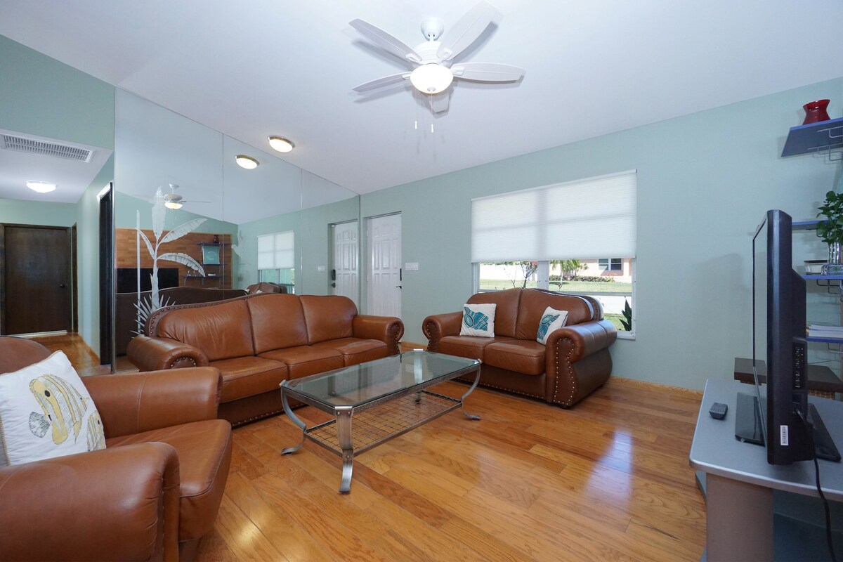 Photo 7 of Amazing 4 Bedroom 3 Bath Pool Home. About 1 mile from the Beach and Great Eats