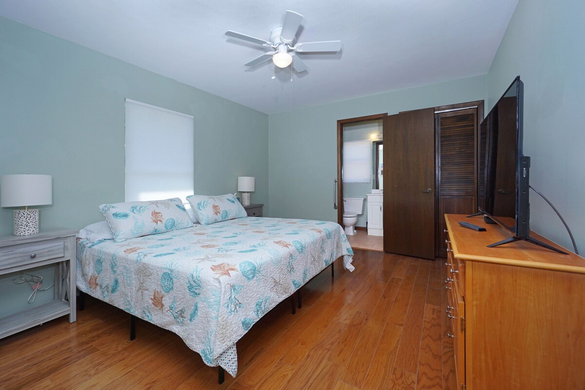 Photo 20 of Amazing 4 Bedroom 3 Bath Pool Home. About 1 mile from the Beach and Great Eats