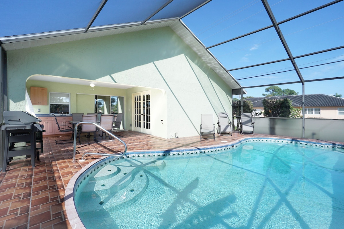 Photo 5 of Amazing 4 Bedroom 3 Bath Pool Home. About 1 mile from the Beach and Great Eats