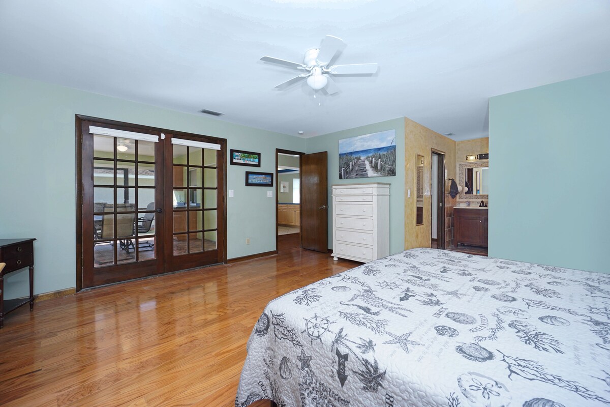 Photo 17 of Amazing 4 Bedroom 3 Bath Pool Home. About 1 mile from the Beach and Great Eats