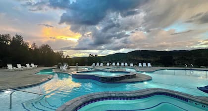 Tienda Glamping # 4 en East Zion Resort (Dos camas Queen)