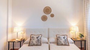 3 chambres, fer et planche à repasser, lit de bébé portatif, Wi-Fi