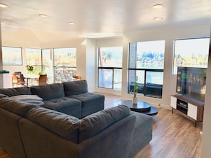 Large open concept living space, overlooking the lake