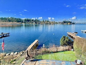View from Master bedroom - Kirkland Lake House - Private Dock on Lake Washington near downtown bellevue! (Kirkland)